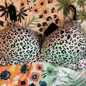 Torrid bra.  No underwire. 44DDD